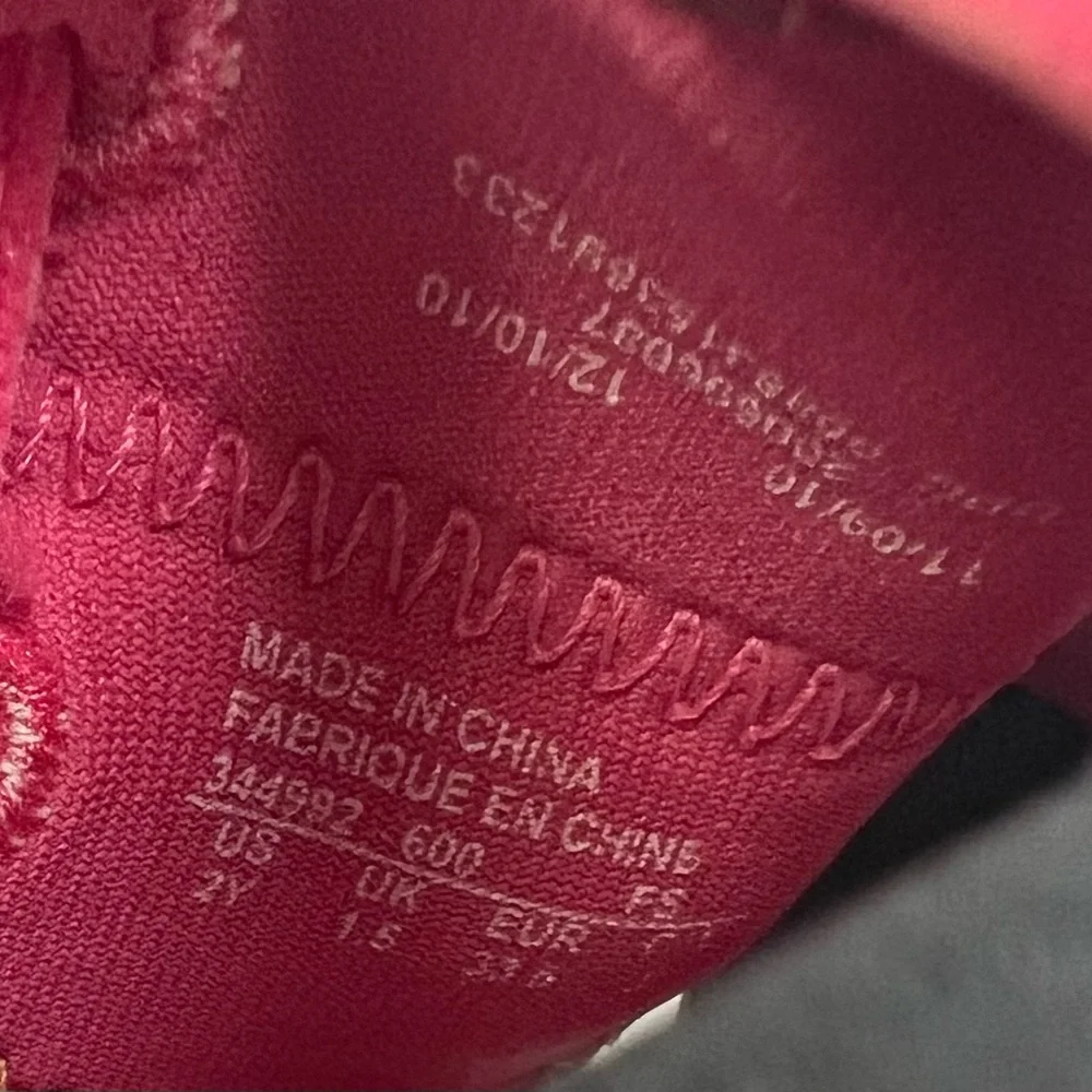 Nike-‎ Pink Youth Water/Outdoor Shoes, Size:2Y, Pre-Owned